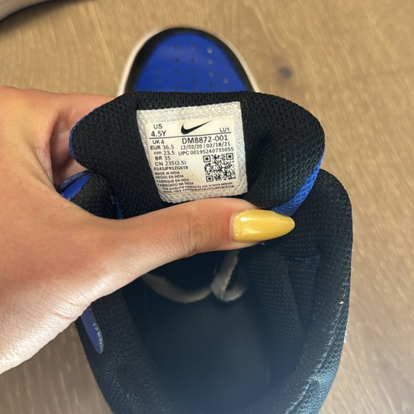 Nike ‘Court Borough Mid 2’ Sneakers size 4.5 - Picture 9 of 9